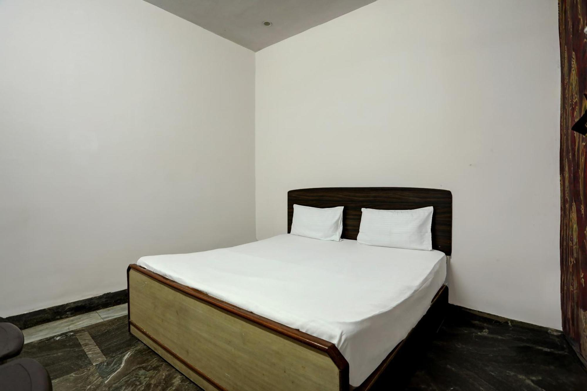 Hotel O Raaz Hotel Делхи Екстериор снимка