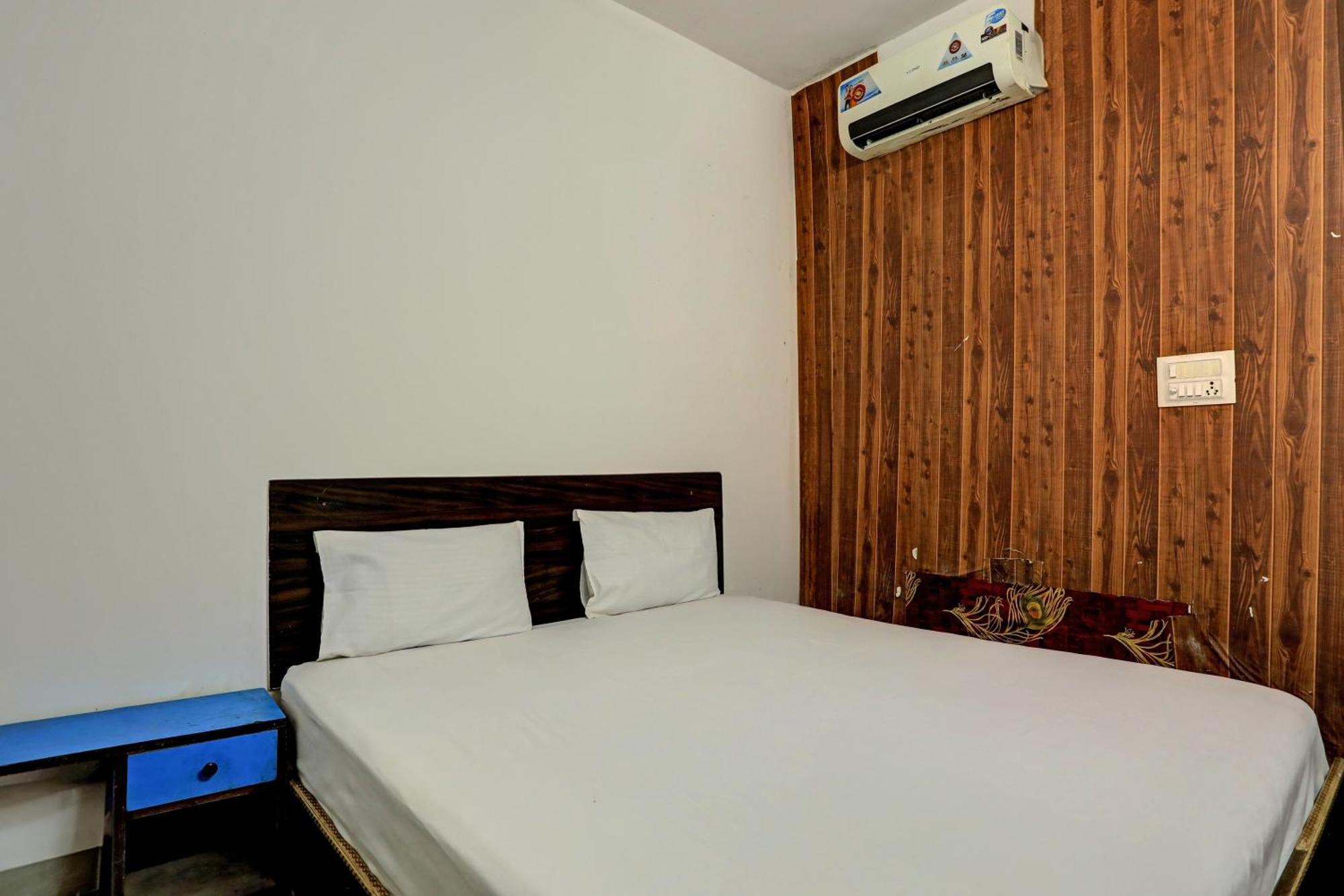 Hotel O Raaz Hotel Делхи Екстериор снимка
