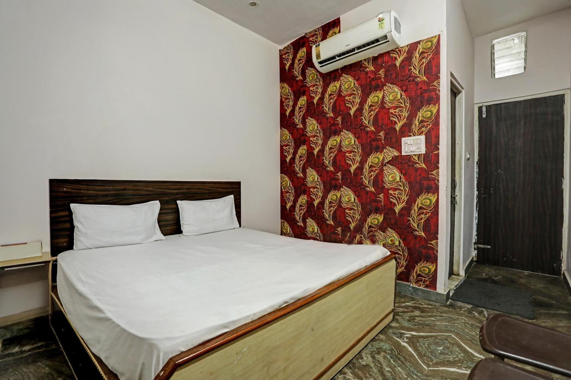 Hotel O Raaz Hotel Делхи Екстериор снимка