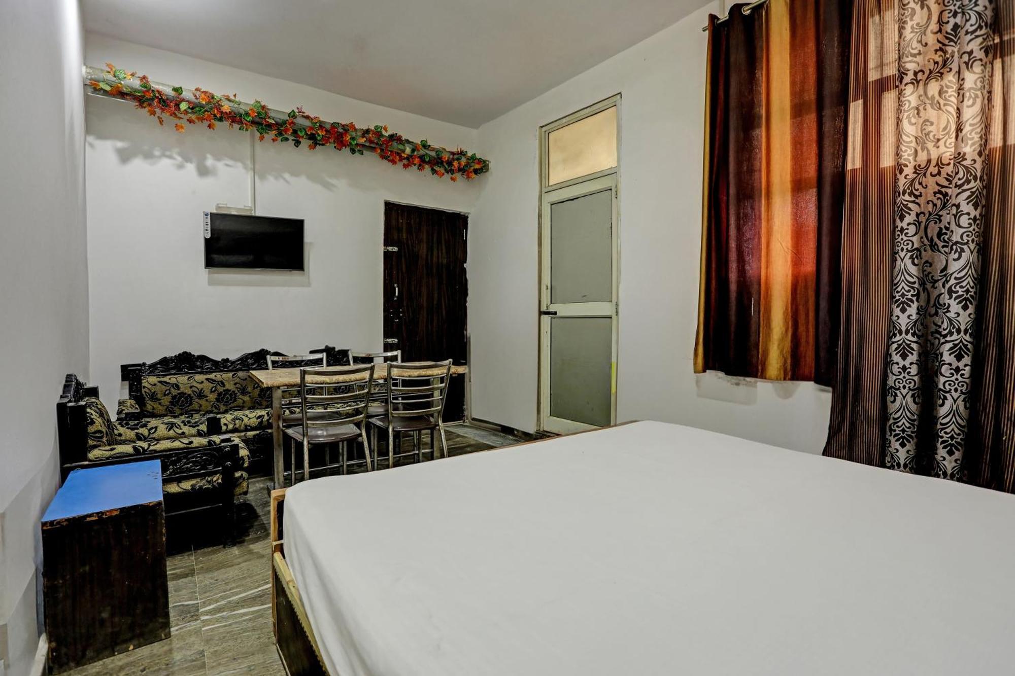 Hotel O Raaz Hotel Делхи Екстериор снимка