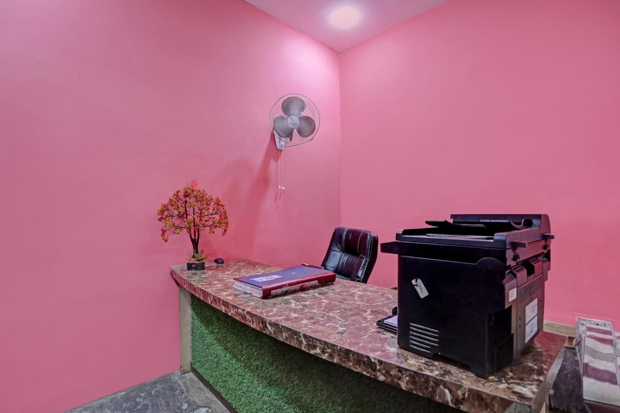 Hotel O Raaz Hotel Делхи Екстериор снимка