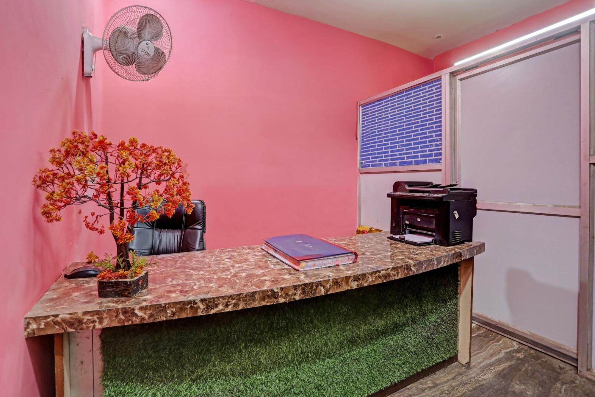 Hotel O Raaz Hotel Делхи Екстериор снимка