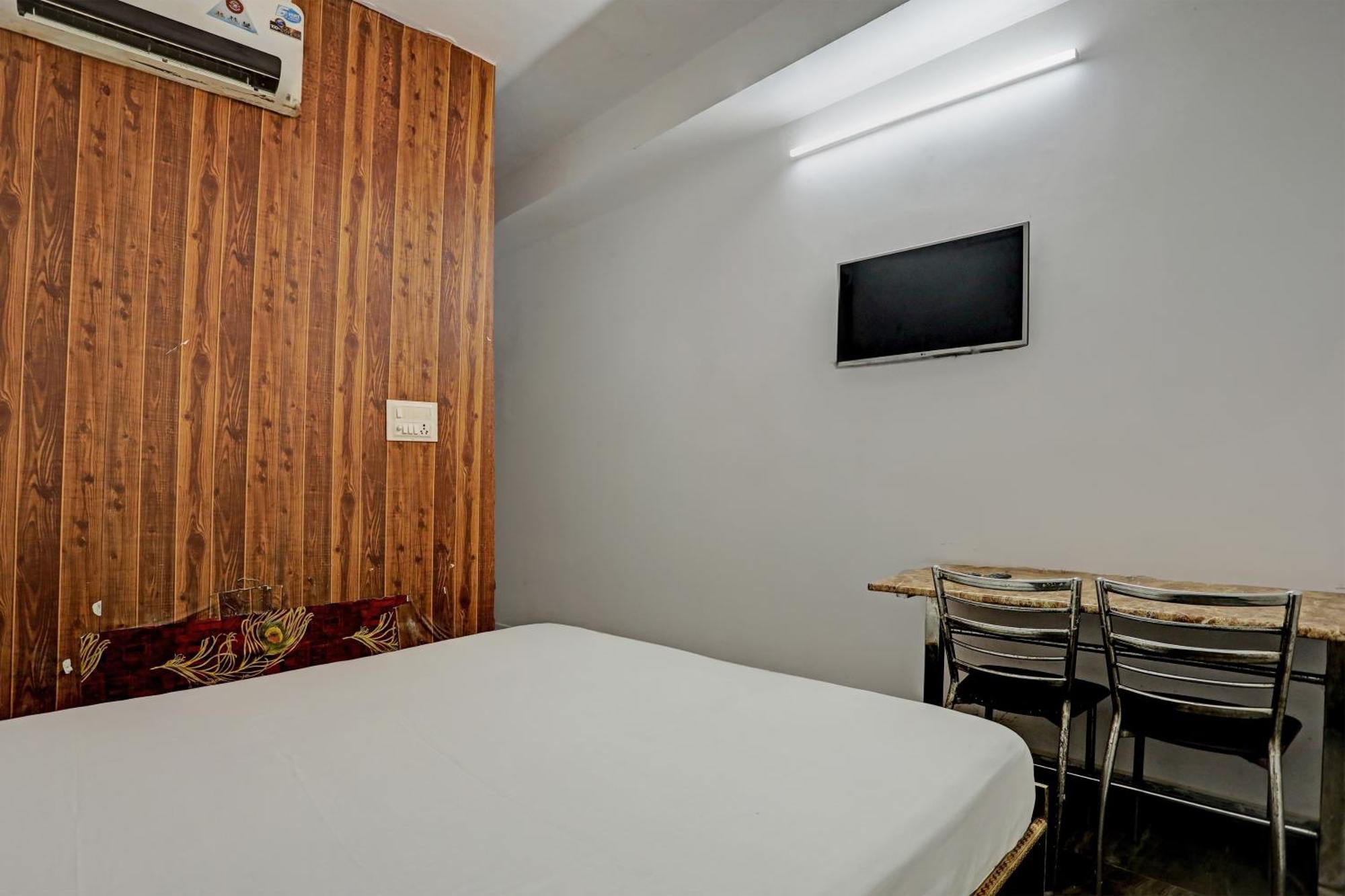 Hotel O Raaz Hotel Делхи Екстериор снимка