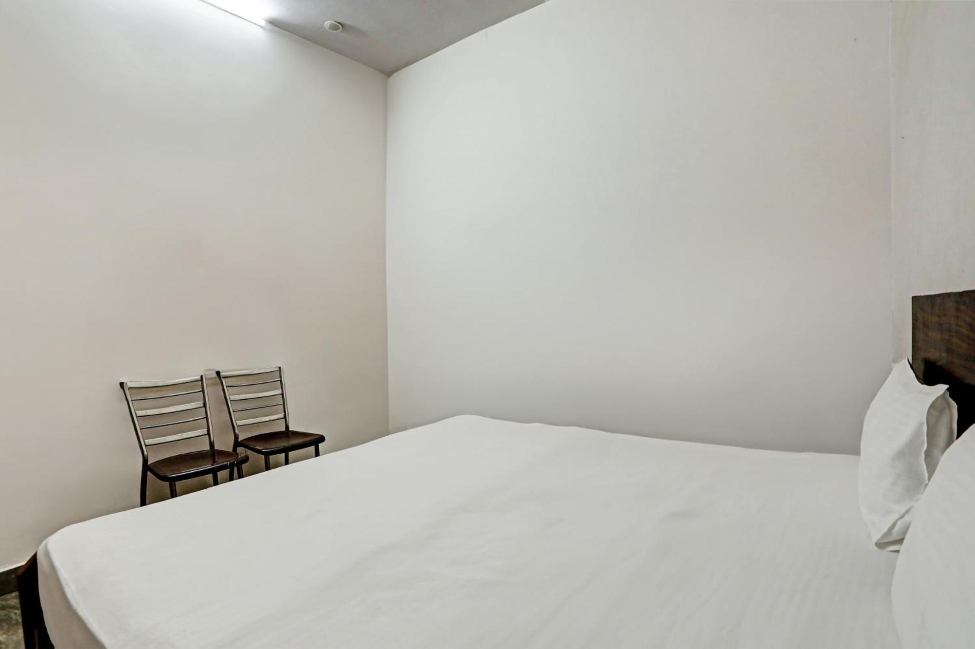 Hotel O Raaz Hotel Делхи Екстериор снимка