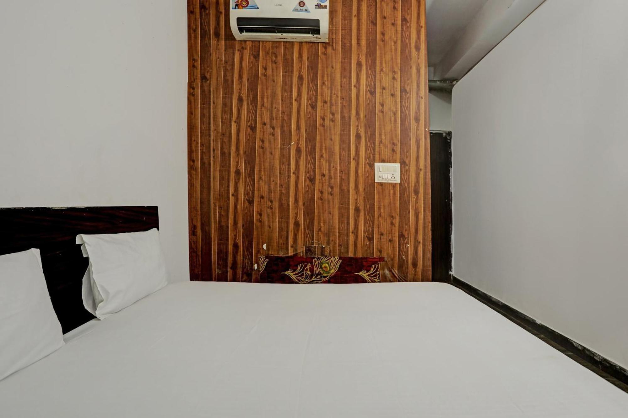 Hotel O Raaz Hotel Делхи Екстериор снимка
