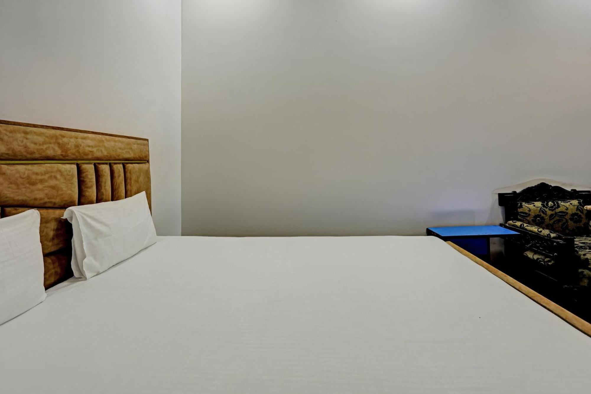 Hotel O Raaz Hotel Делхи Екстериор снимка